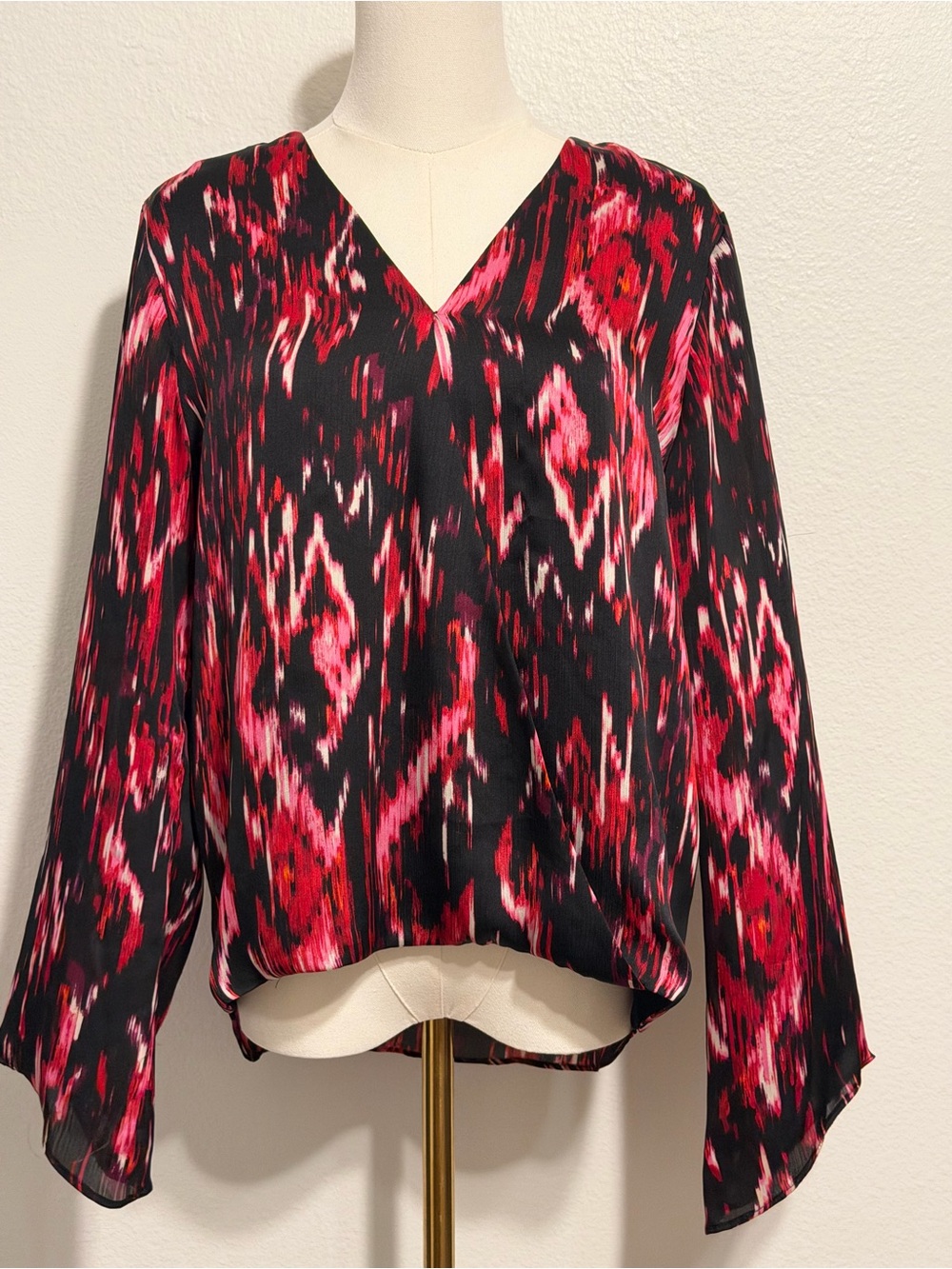 Vince Camuto Black and Red V-Neck Printed Blouse